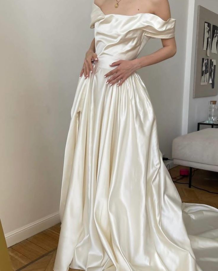 Simple white satin Bridal dress white Wedding dress With Ruffles C3781