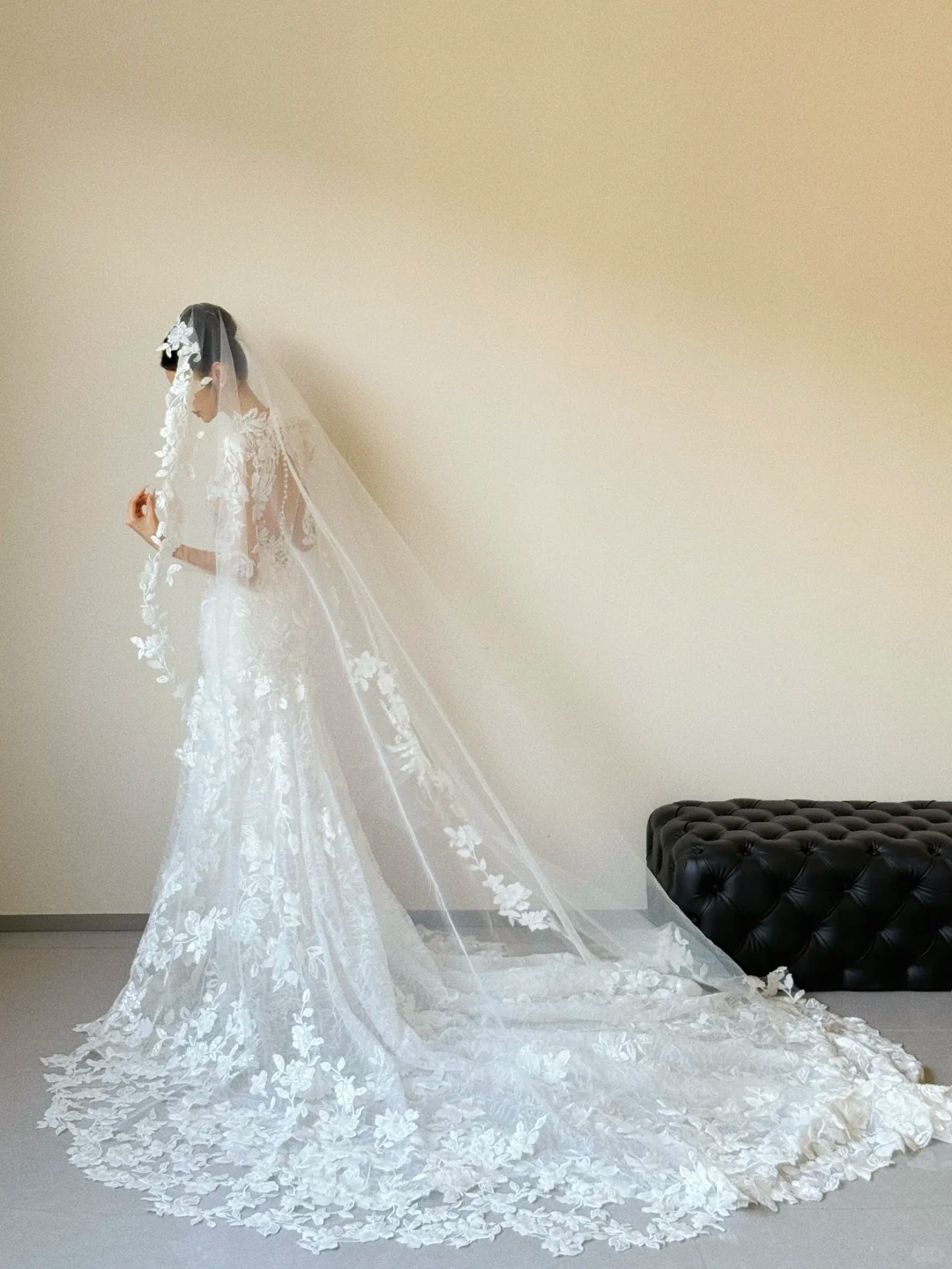 Robe de mariée sirène blanche de rêve en tulle et dentelle avec appliques et voile C3819