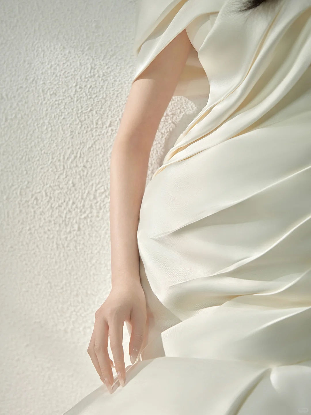Robe de mariée longue plissée en satin à épaules dénudées style sirène vintage C3835