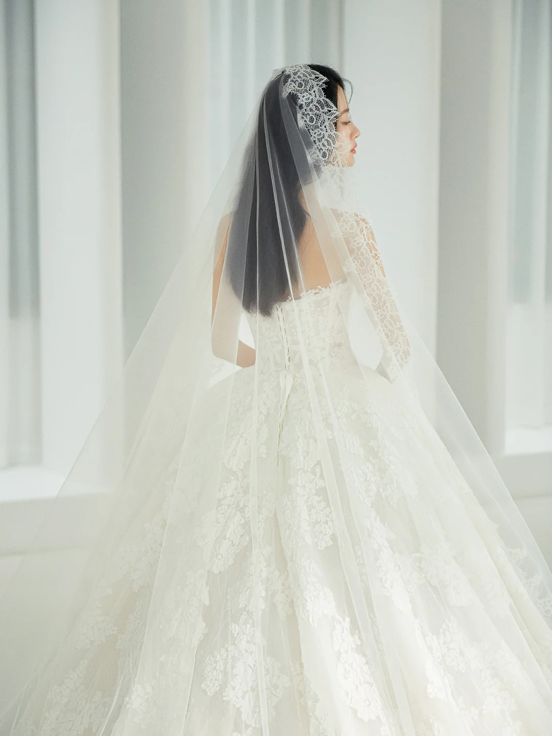 Robe de mariée longue en tulle blanc, élégante et chic, coupe trapèze, sans bretelles, avec voile, C3836