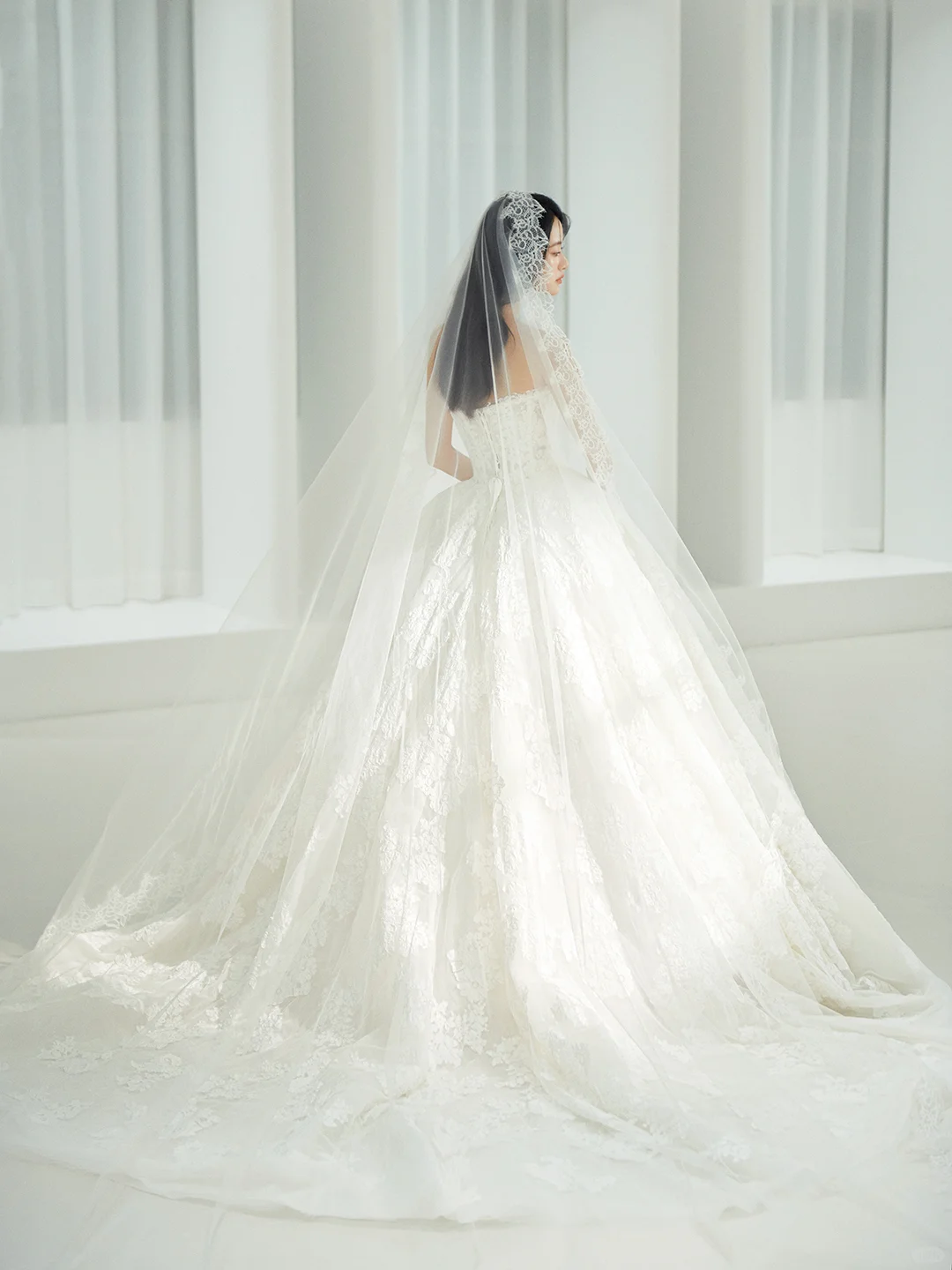 Robe de mariée longue en tulle blanc, élégante et chic, coupe trapèze, sans bretelles, avec voile, C3836