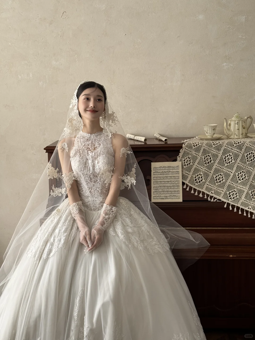Vintage Ball Gown Halter White Tulle Lace With Veil Gloves Long Wedding Dresses C3841