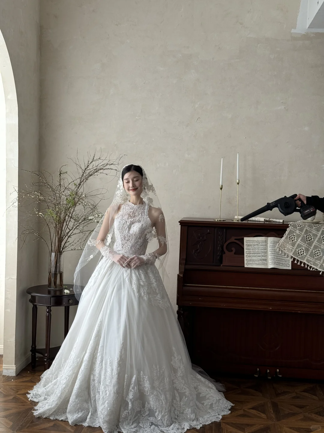 Vintage Ball Gown Halter White Tulle Lace With Veil Gloves Long Wedding Dresses C3841