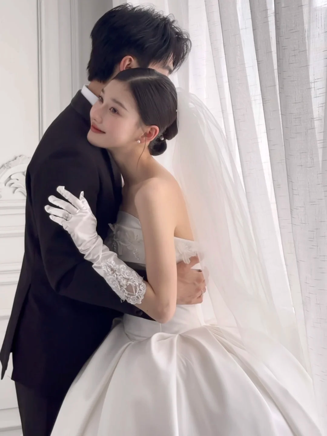 Robe de mariée longue en satin blanc, élégante et chic, sans bretelles, avec voile et gants, C3842