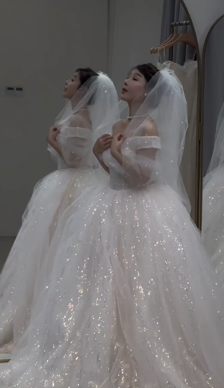 Superbe robe de bal à épaules dénudées, en tulle blanc à paillettes et voile, robe de mariée longue C3843