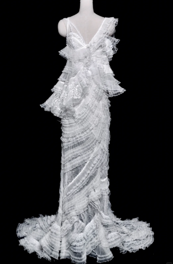 Superbe robe de mariée sirène longue en tulle blanc et dentelle, col en V, C3847