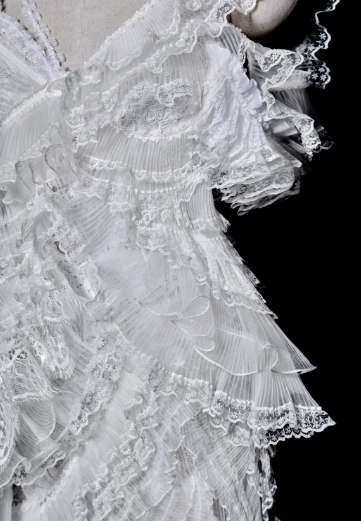 Superbe robe de mariée sirène longue en tulle blanc et dentelle, col en V, C3847