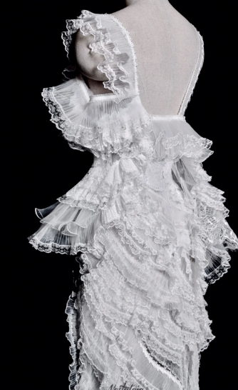 Superbe robe de mariée sirène longue en tulle blanc et dentelle, col en V, C3847