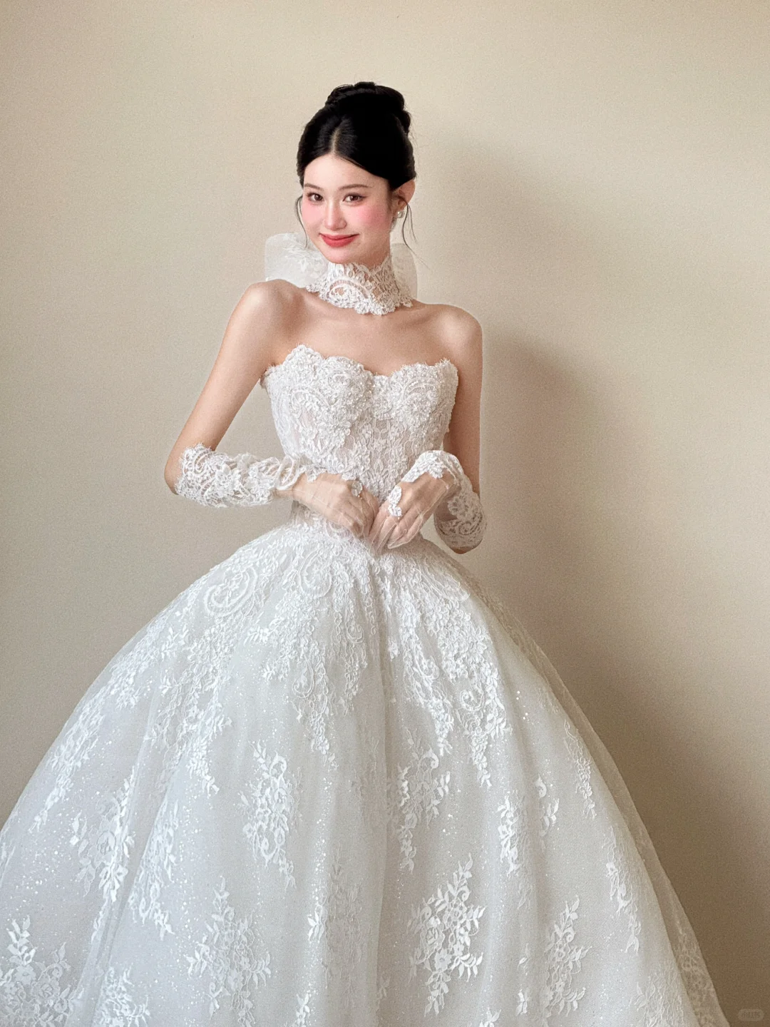 Dreamy Ball Gown Strapless White Lace With Gloves Long Wedding Dresses C3851