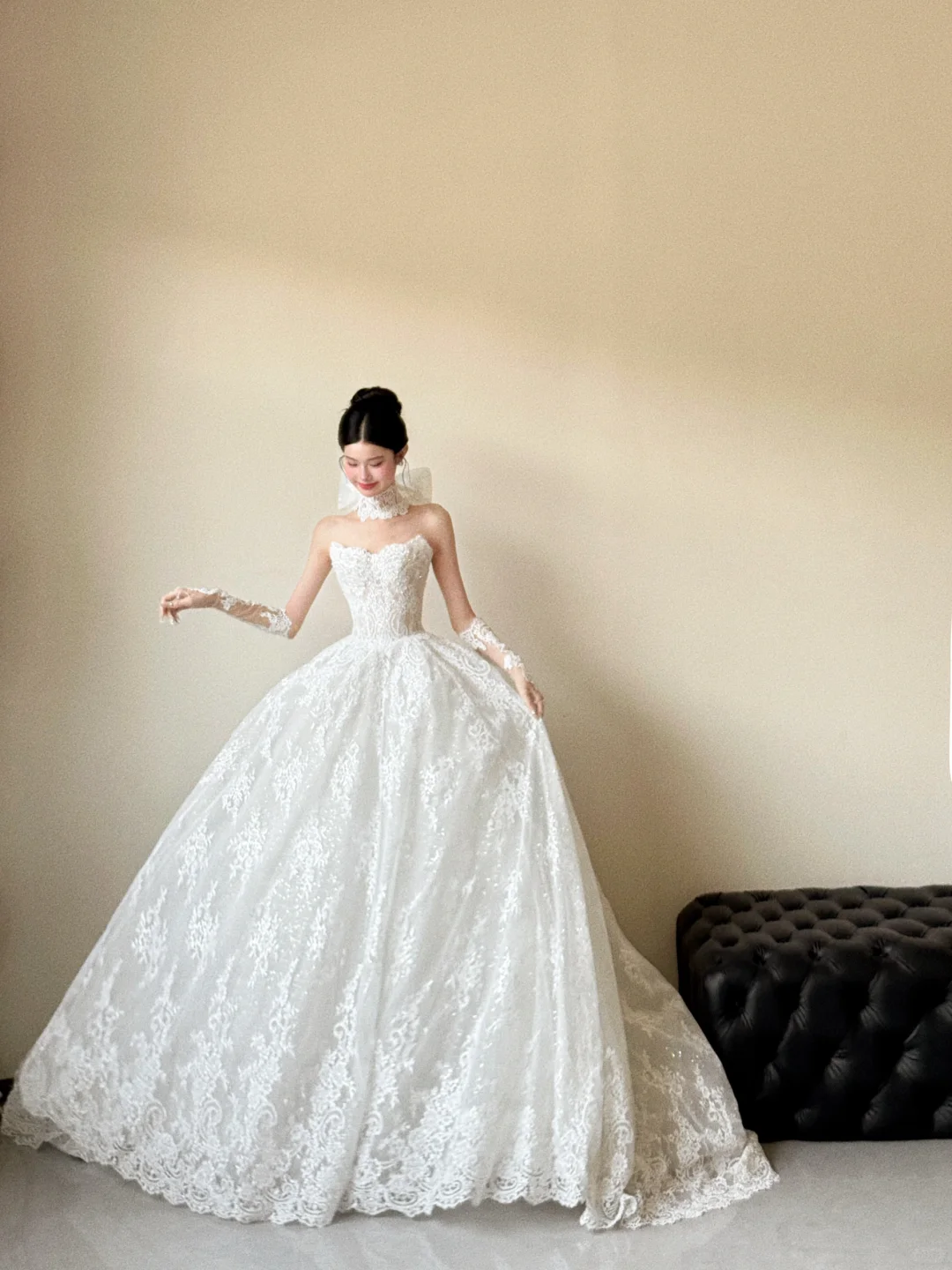 Dreamy Ball Gown Strapless White Lace With Gloves Long Wedding Dresses C3851
