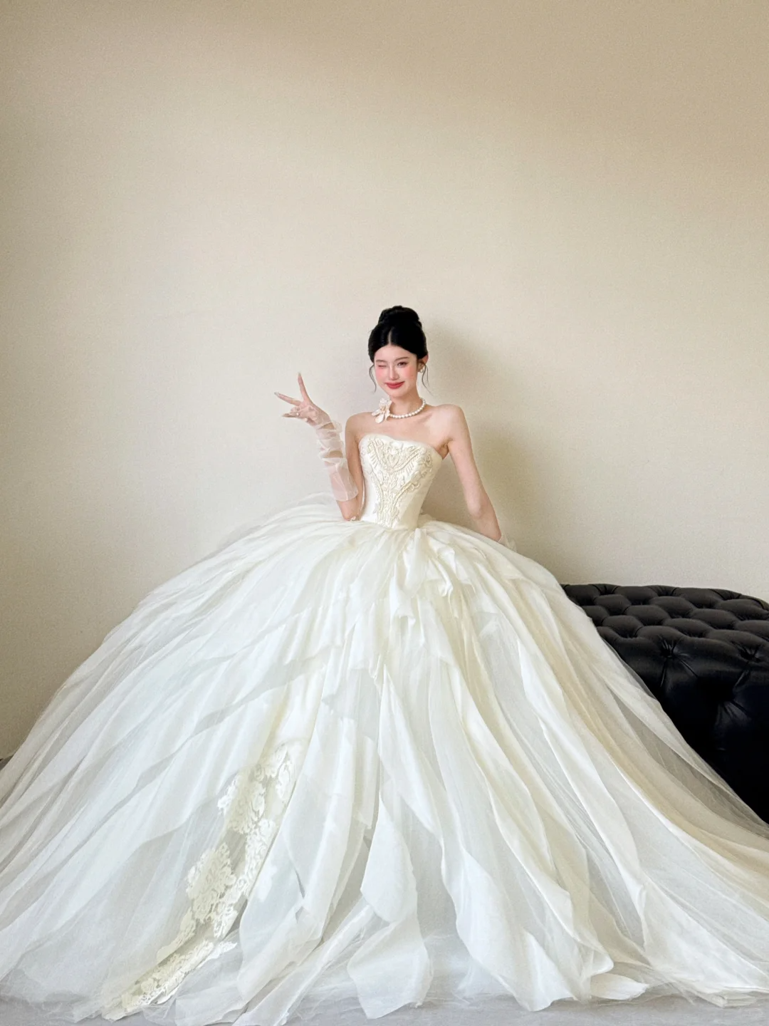 Robe de bal princesse bustier en satin blanc et tulle avec appliques et gants, robe de mariée longue C3852