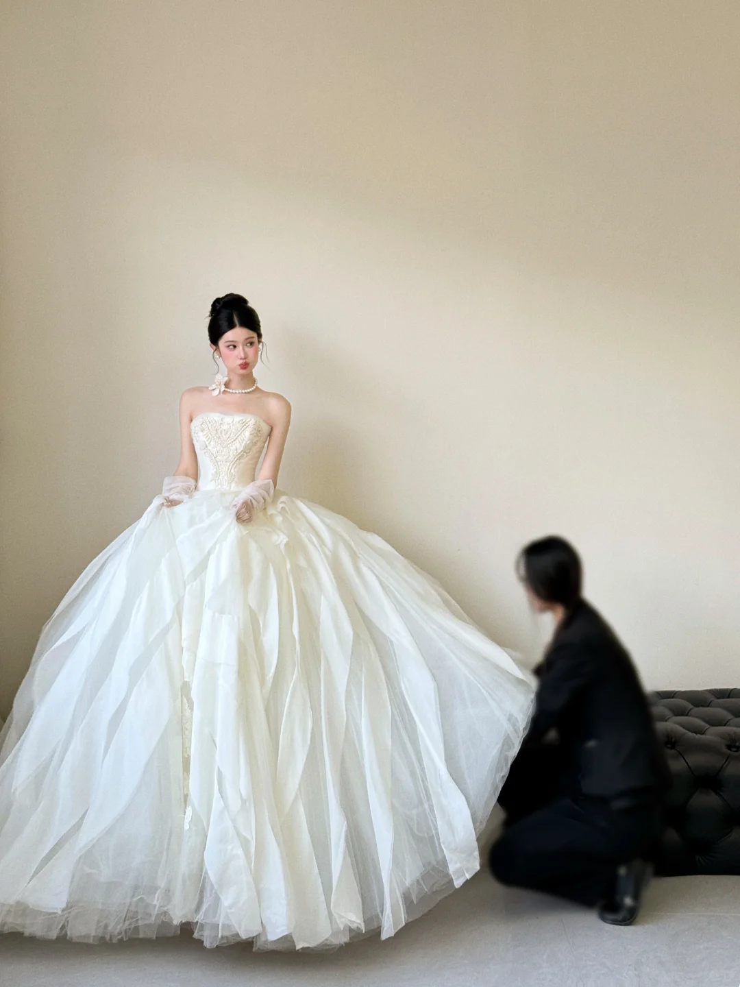 Robe de bal princesse bustier en satin blanc et tulle avec appliques et gants, robe de mariée longue C3852