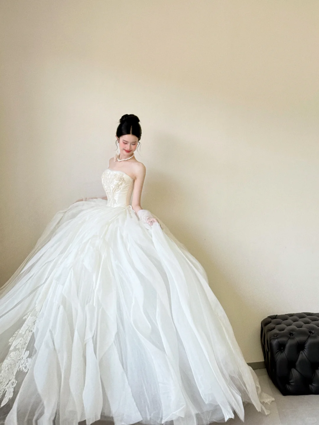 Princess Ball Gown Strapless White Satin Tulle Applique With Gloves Long Wedding Dresses C3852