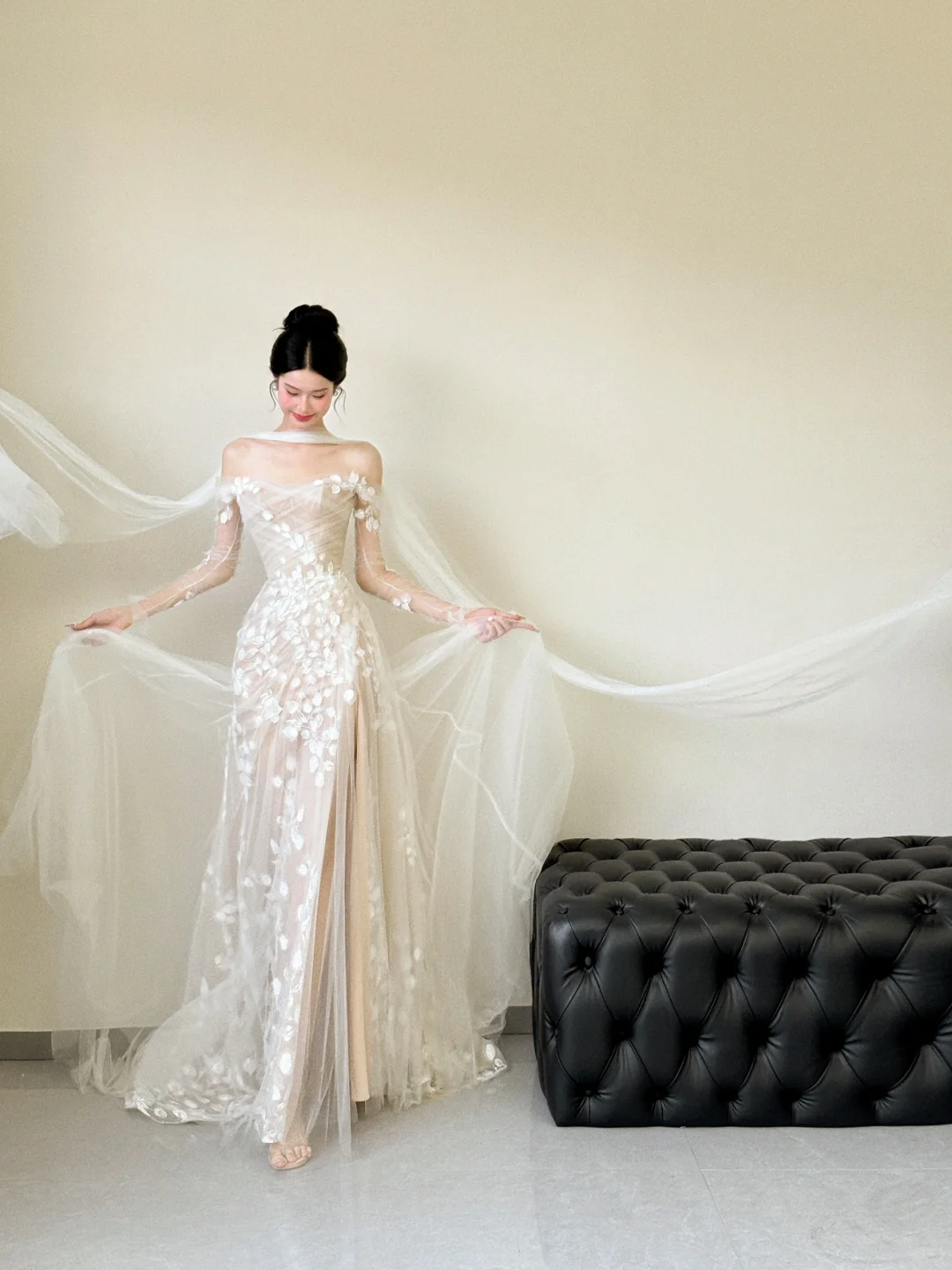 Robe de mariée longue en tulle, coupe trapèze, épaules dénudées, fente latérale, manches longues, C3853