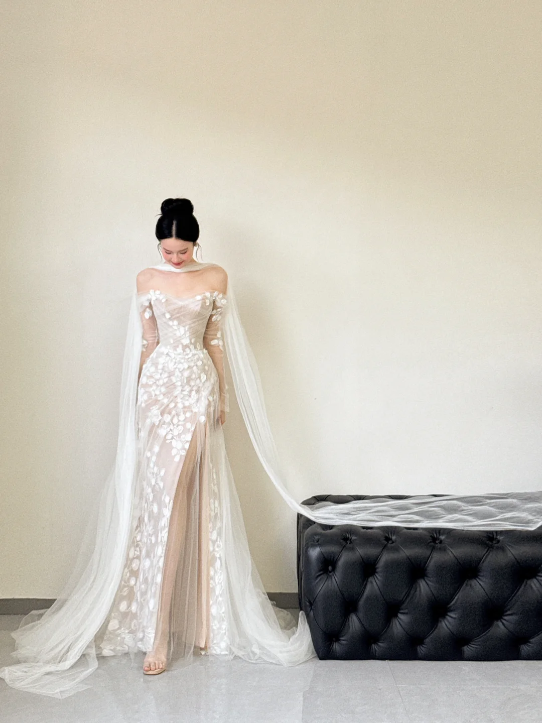 Robe de mariée longue en tulle, coupe trapèze, épaules dénudées, fente latérale, manches longues, C3853