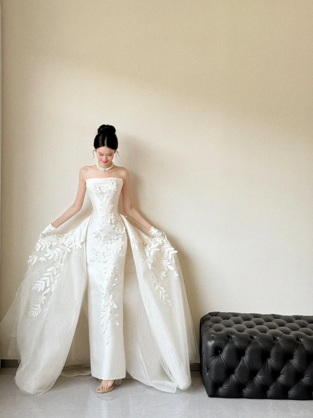 Robe de mariée sirène unique, bustier, en satin blanc, tulle, avec des appliques et des gants, longue, C3855