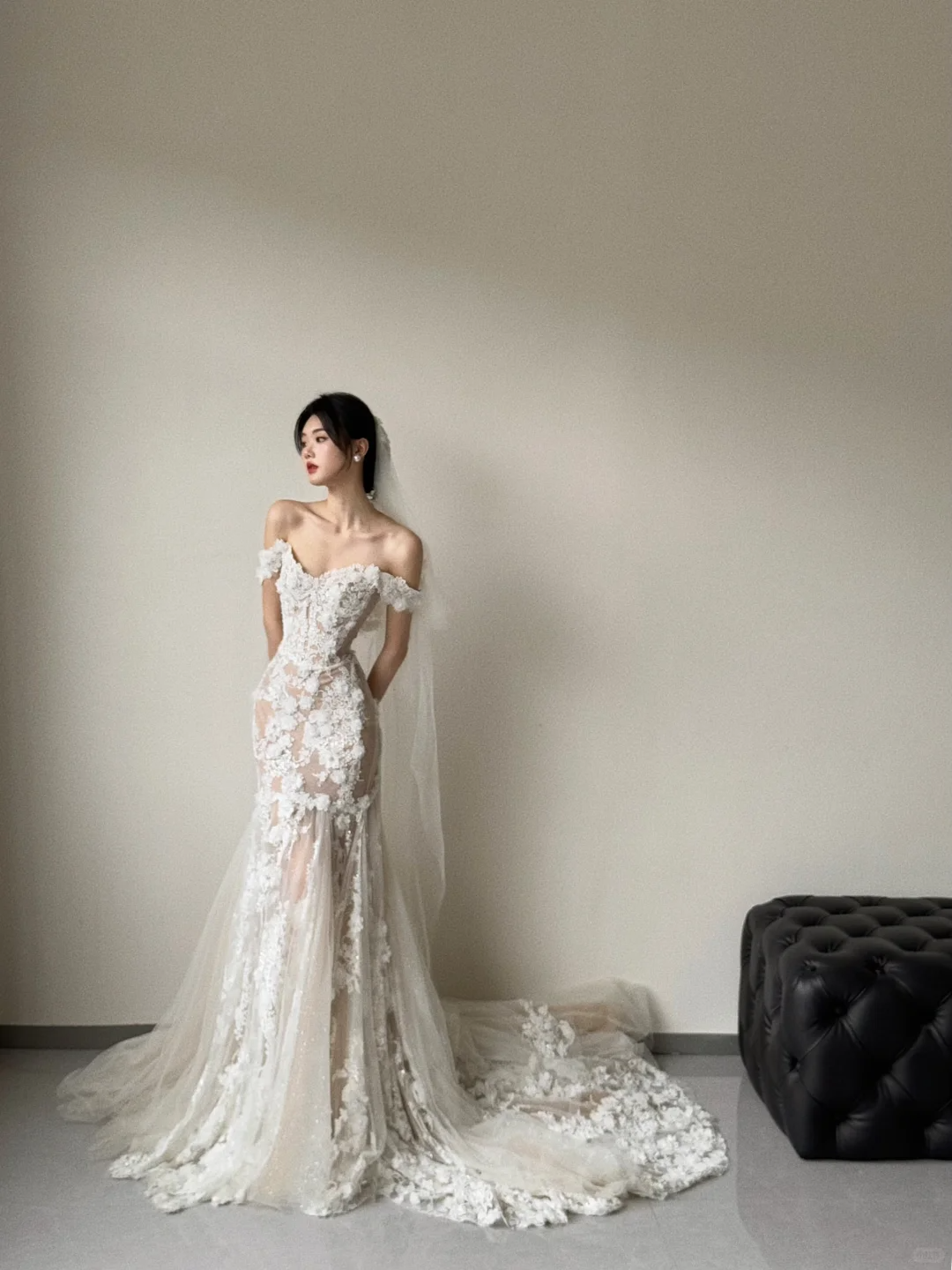 Robe de mariée longue élégante en tulle avec appliques et voile, épaules dénudées, style sirène, C3859