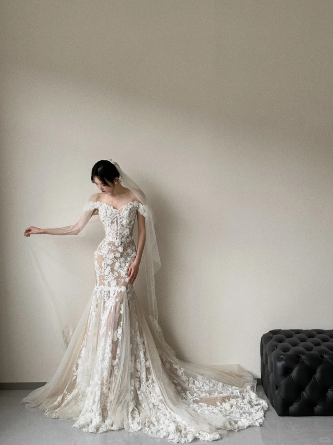 Robe de mariée longue élégante en tulle avec appliques et voile, épaules dénudées, style sirène, C3859