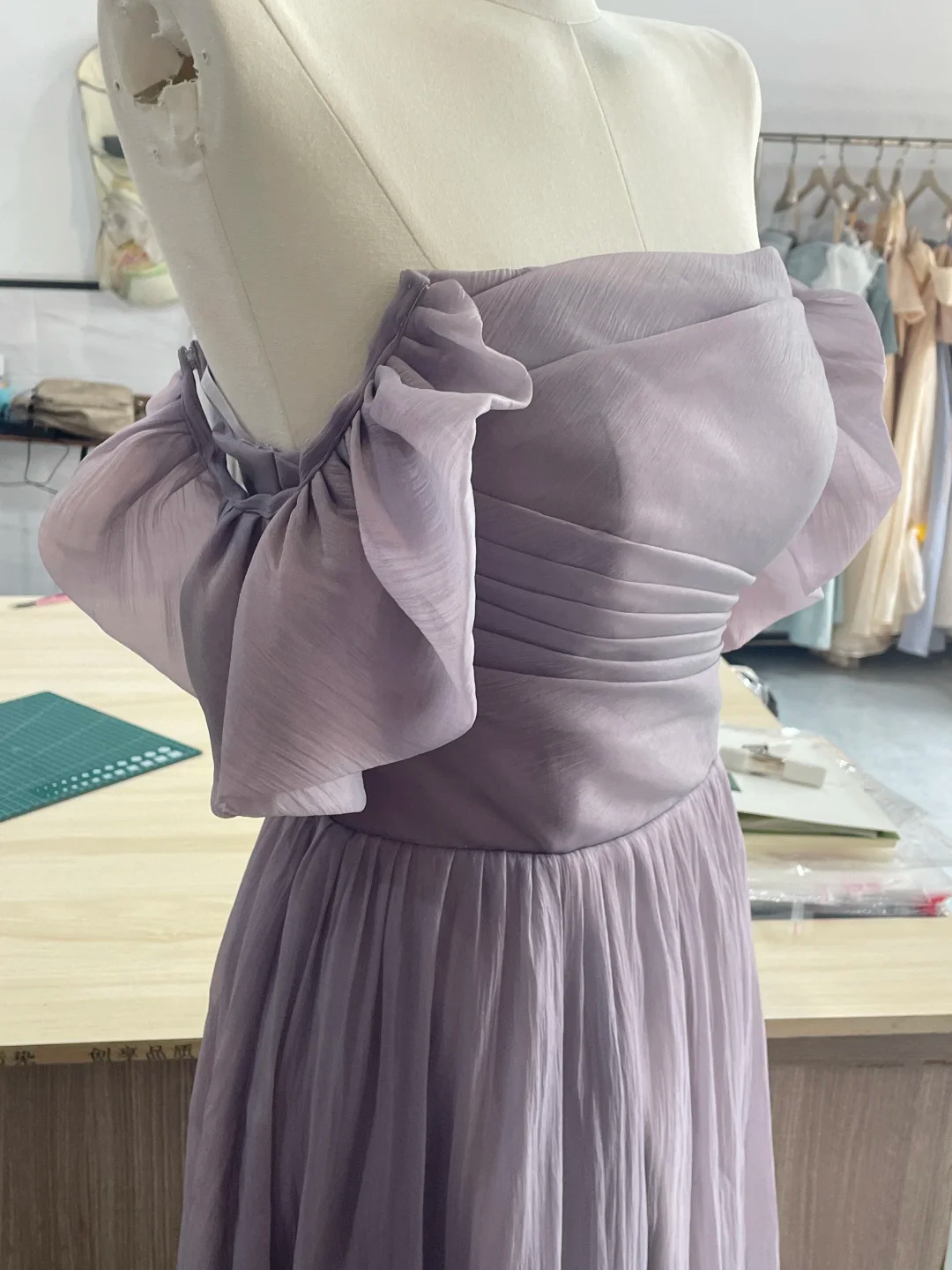 Robe de demoiselle d'honneur longue en mousseline de soie lilas, coupe trapèze, unique, C3887