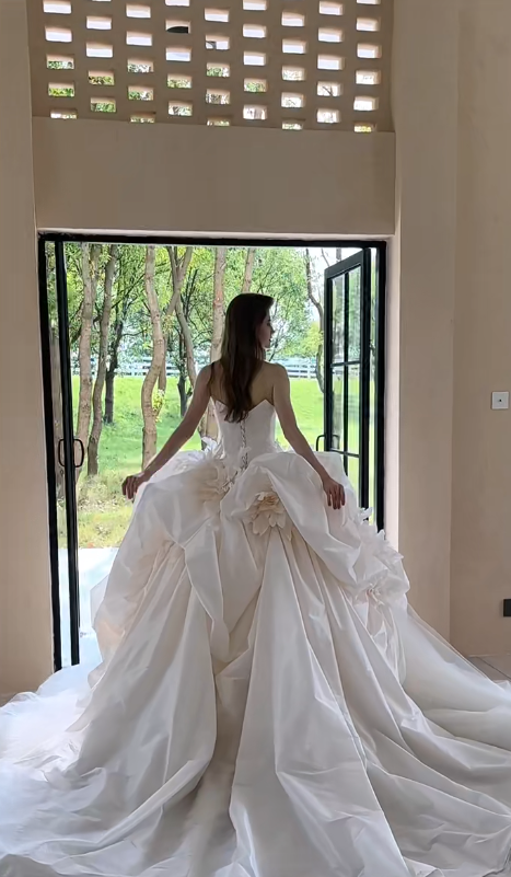 Vintage Ball Gown Strapless Satin Long Wedding Dresses C3894