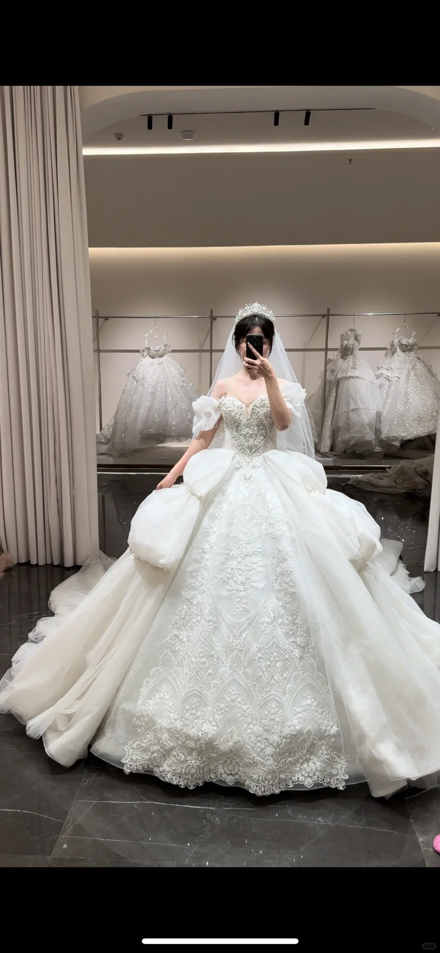 Robe de mariée longue vintage en satin et tulle, épaules dénudées, avec appliques et voile, C3906