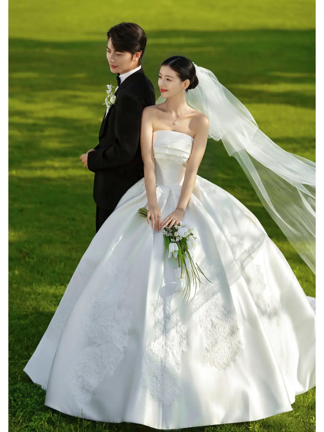 Elegant Ball Gown Strapless Satin Lace With Veil Long Wedding Dresses C3909