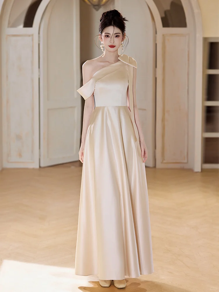 Robe de demoiselle d'honneur longue en satin, coupe A, élégante, asymétrique, couleur champagne, C3926