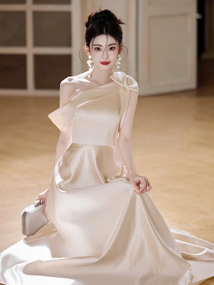 Robe de demoiselle d'honneur longue en satin, coupe A, élégante, asymétrique, couleur champagne, C3926