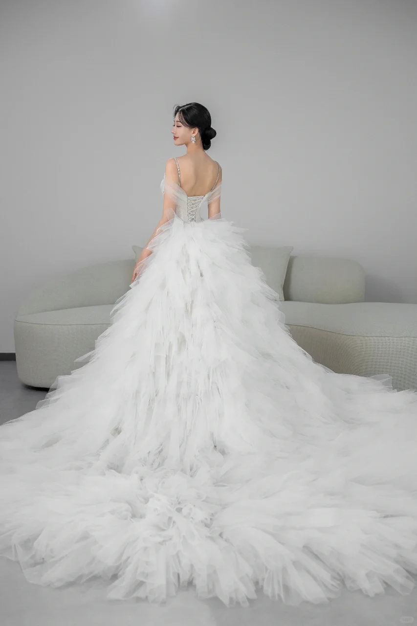 Robe de mariée longue sirène unique à bretelles spaghetti en tulle et perles C3960