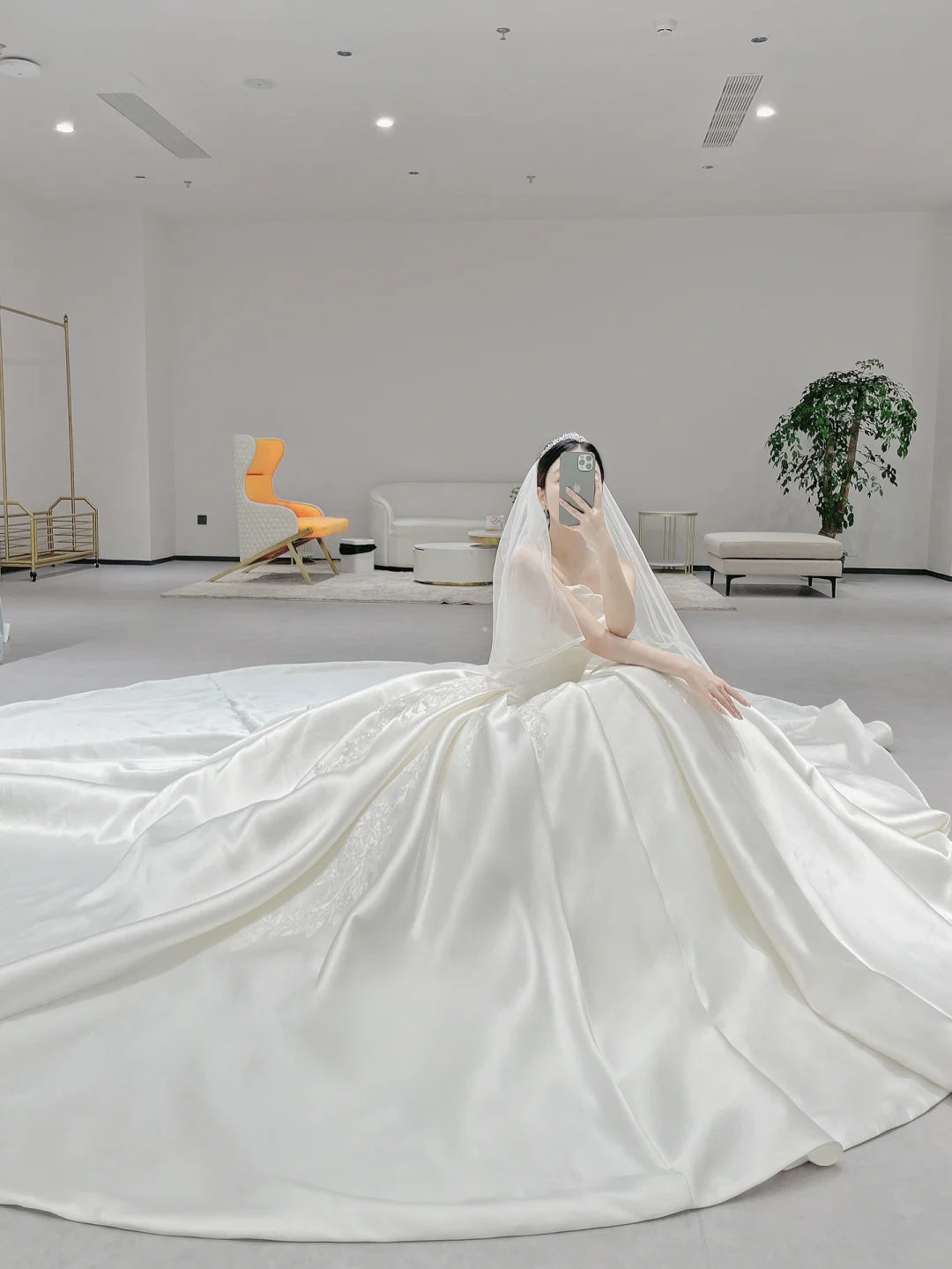 Robe de mariée longue en satin plissé, bustier, élégante, avec appliques et voile, C3978