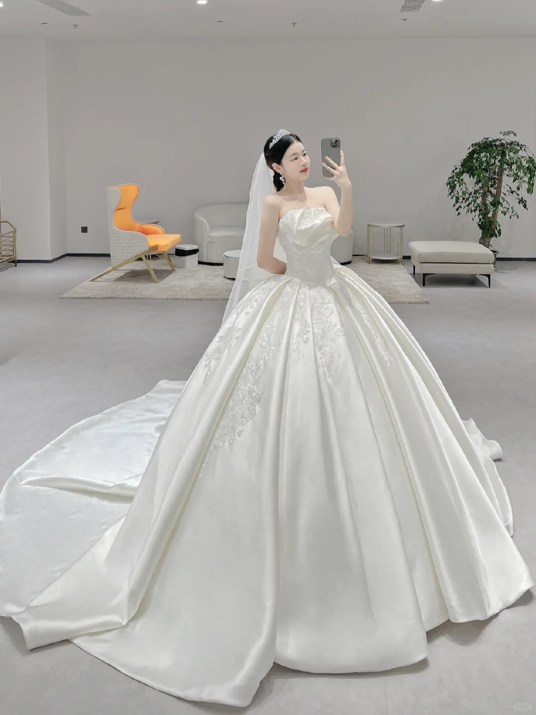 Robe de mariée longue en satin plissé, bustier, élégante, avec appliques et voile, C3978