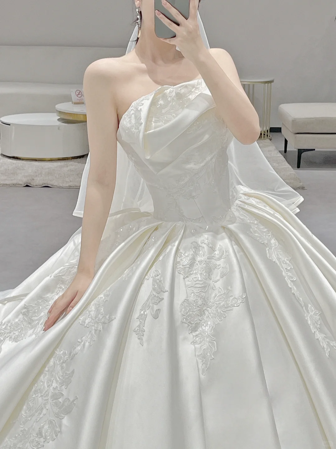 Robe de mariée longue en satin plissé, bustier, élégante, avec appliques et voile, C3978