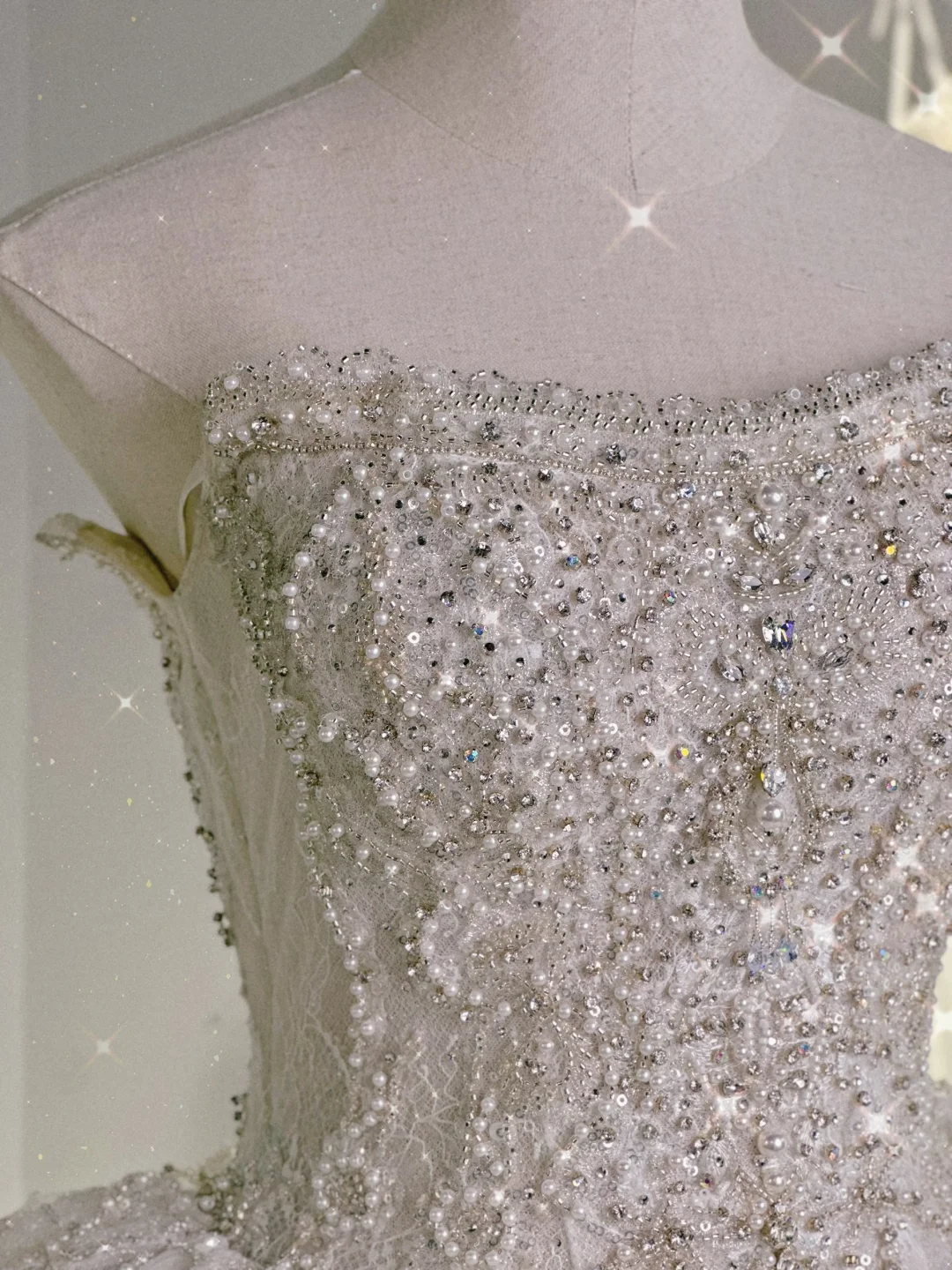 Robe de mariée longue en tulle, bustier, dentelle et perles, style intemporel, C3984