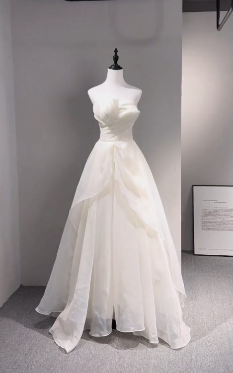 Jolie robe de mariée longue en mousseline de soie, coupe trapèze, sans bretelles, C3990