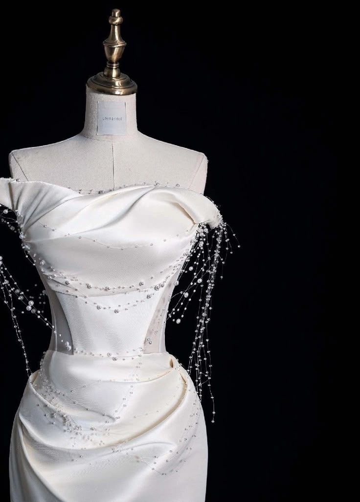 Robe de mariée longue en satin à épaules dénudées et perles, style sirène, C3991