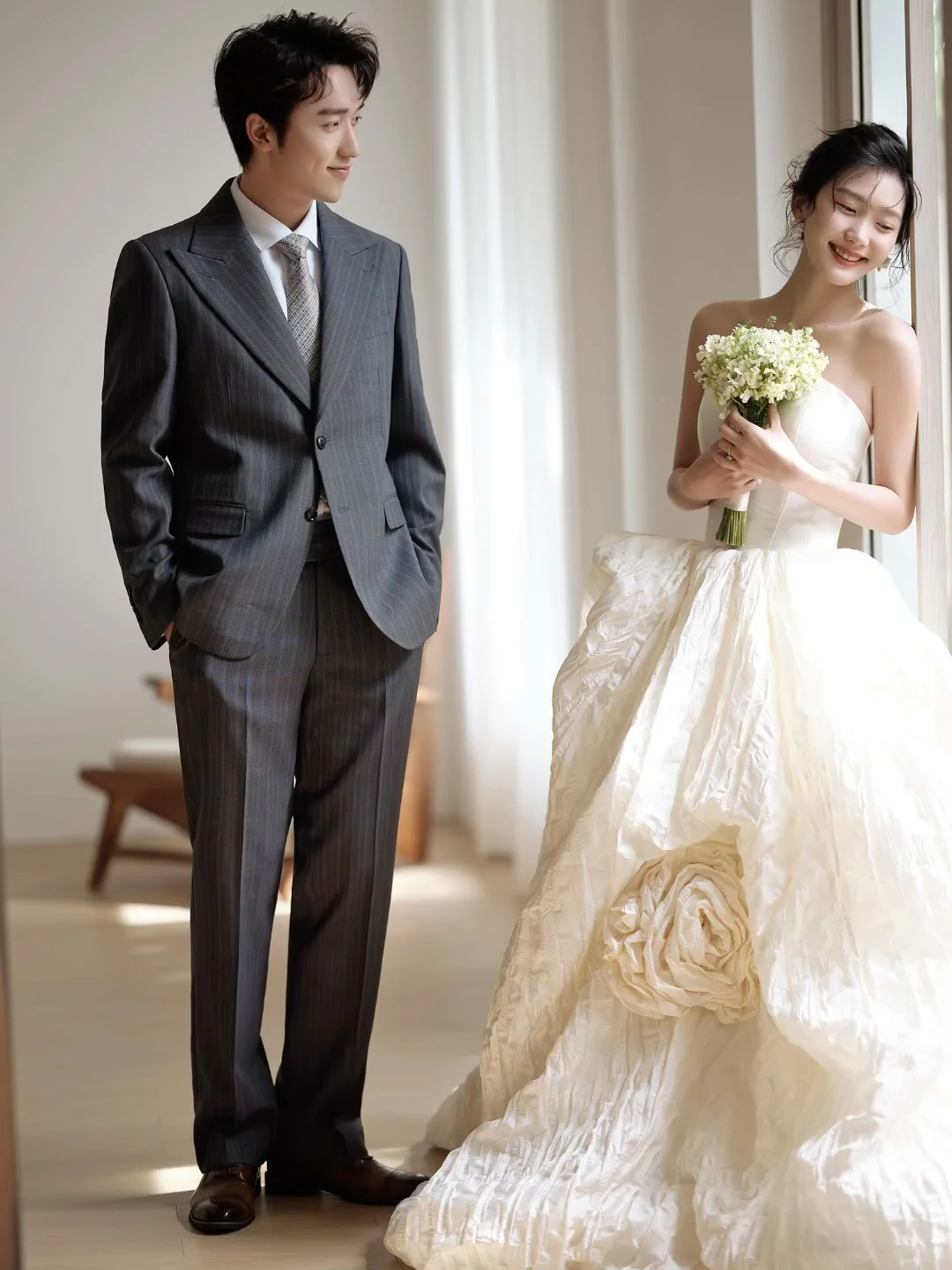 Robe de mariée longue en satin, sans bretelles, style robe de bal unique, C3997