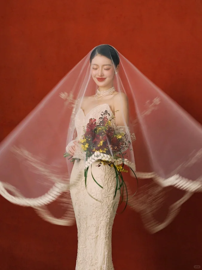 Robe de mariée sirène bustier en satin et dentelle avec manches longues C3998
