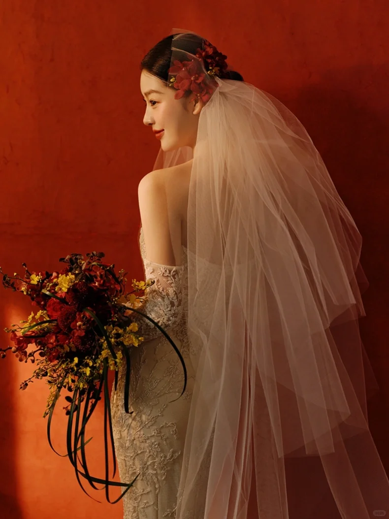 Robe de mariée sirène bustier en satin et dentelle avec manches longues C3998