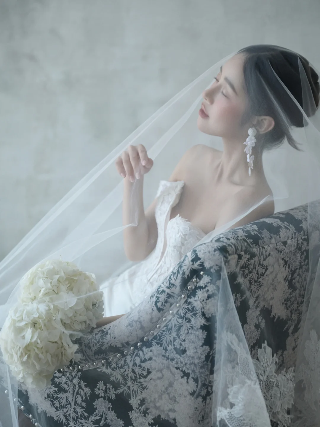 Robe de mariée longue en satin et dentelle, épaules dénudées, élégante, style sirène, avec voile, C4001