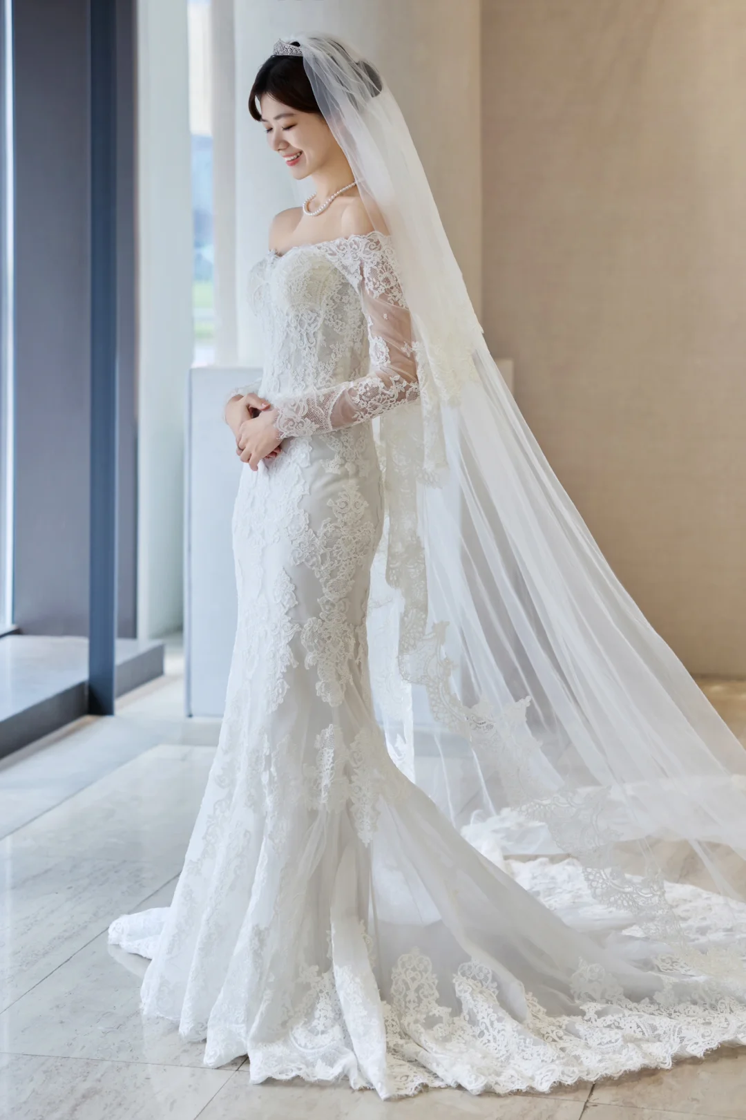 Vintage Mermaid Off The Shoulder White Tulle Lace Long Sleeves With Veil Long Wedding Dresses C4006