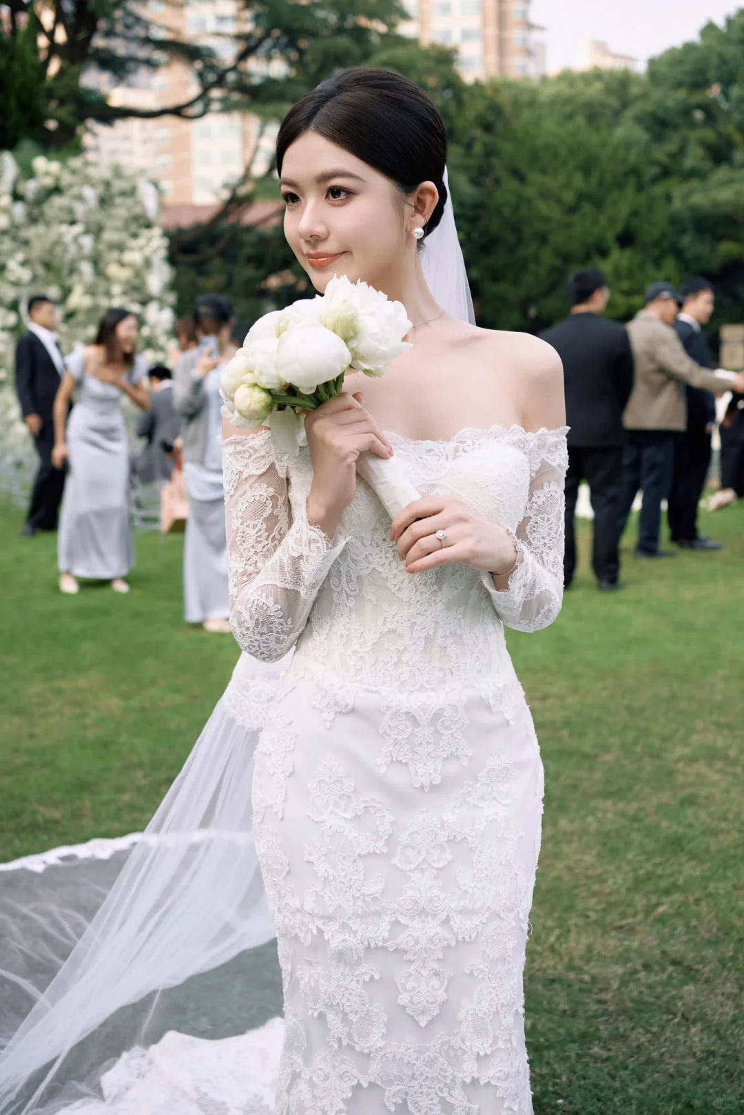 Vintage Mermaid Off The Shoulder White Tulle Lace Long Sleeves With Veil Long Wedding Dresses C4006