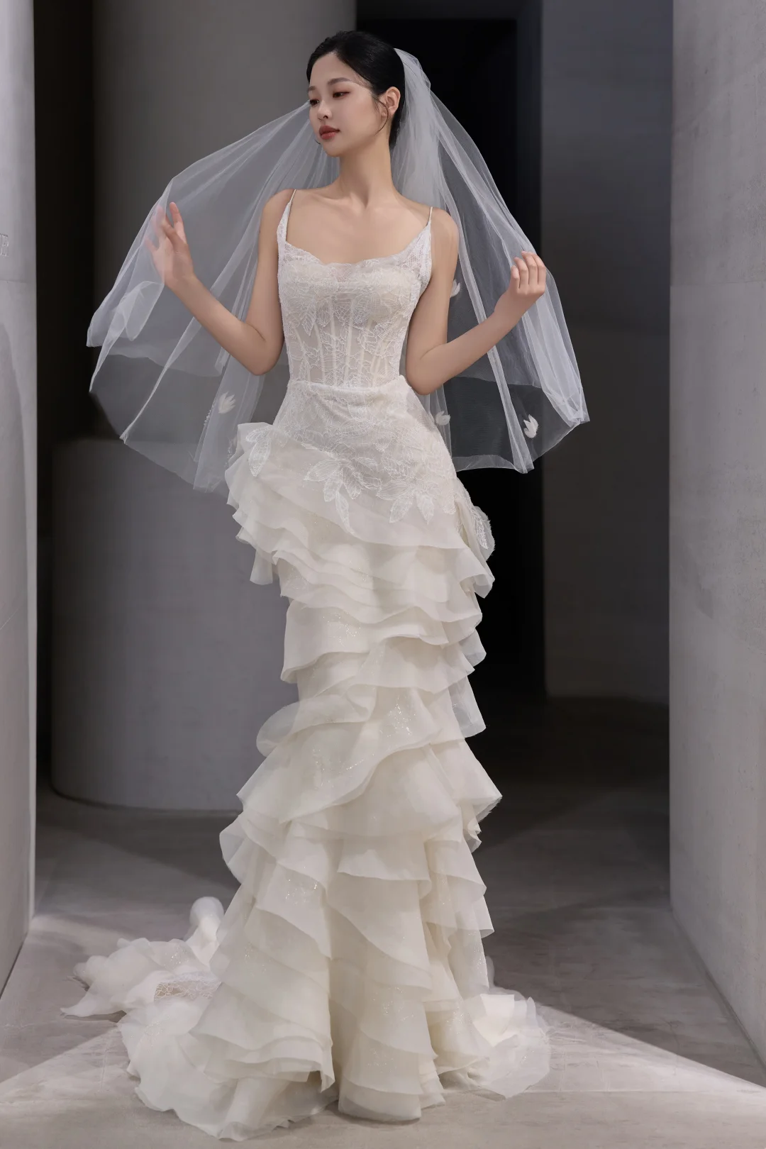 Vintage Mermaid Spaghetti Straps Tulle Lace With Veil Long Wedding Dresses C4010