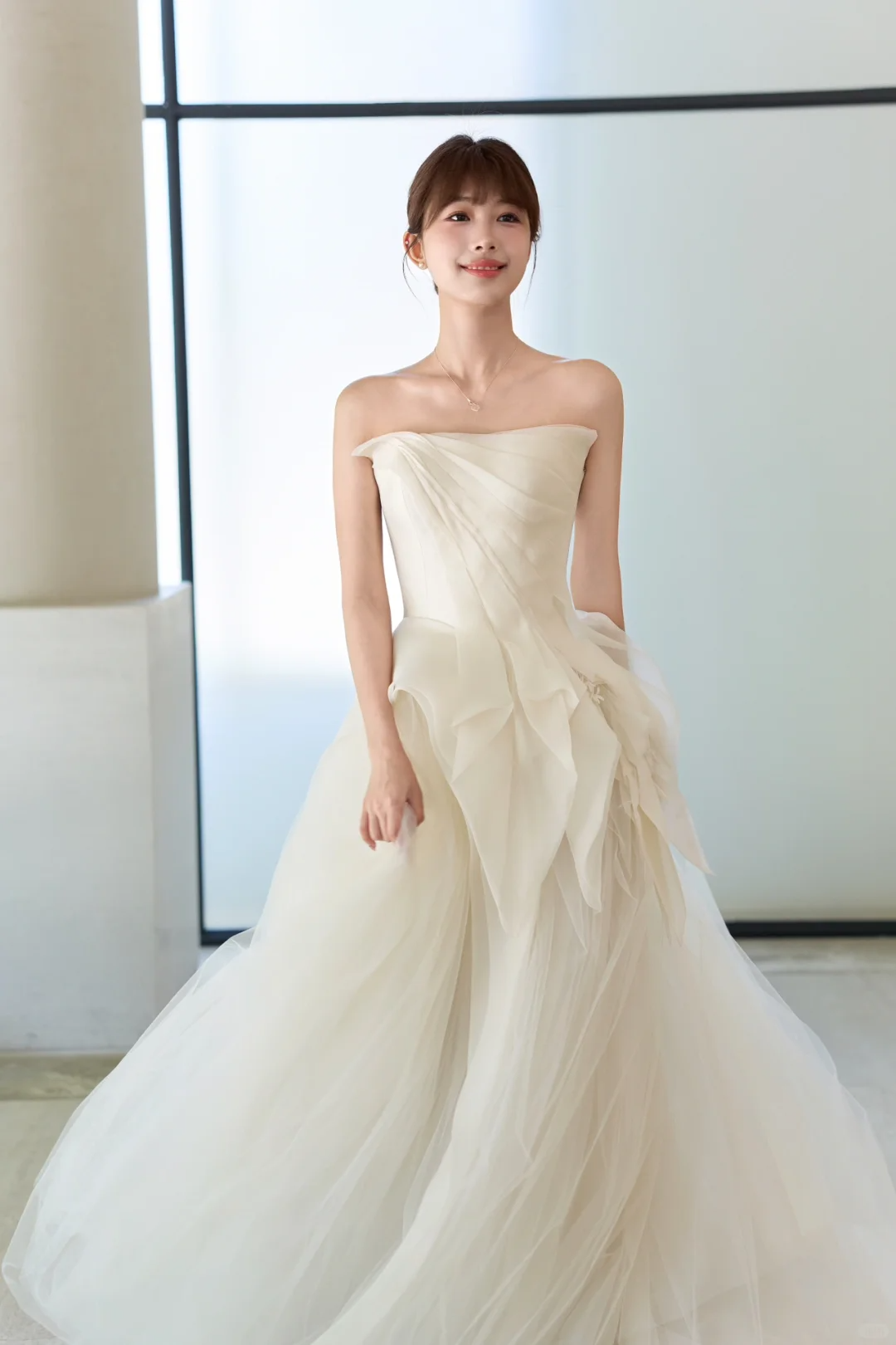Robe de mariée longue élégante en tulle sans bretelles avec voile C4016