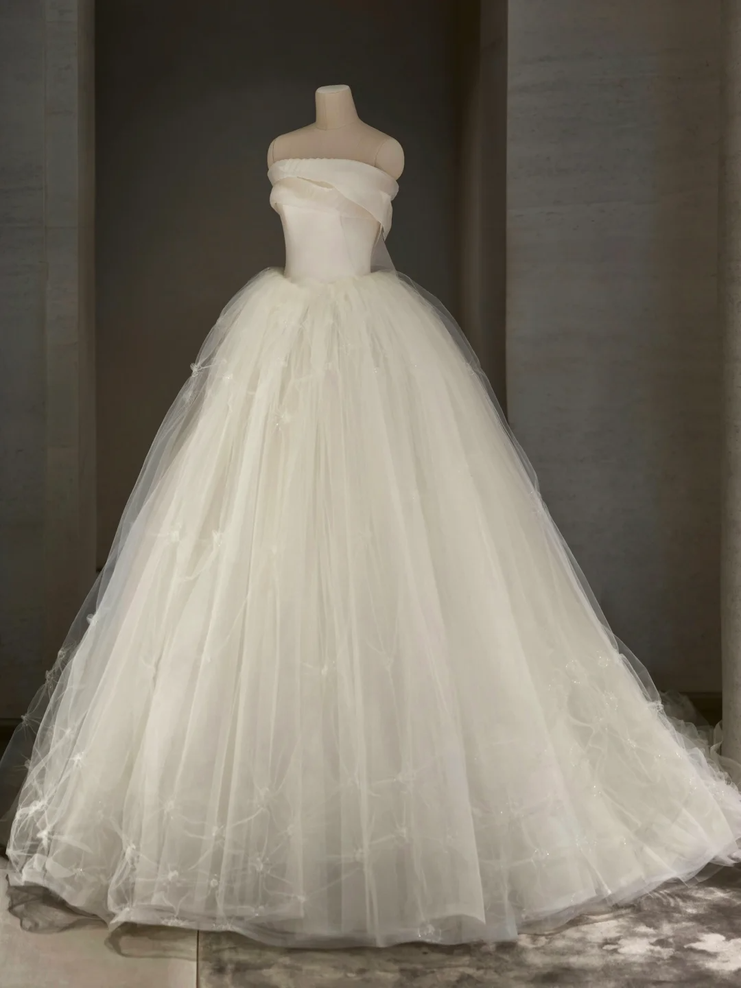 Robe de mariée longue en satin et tulle avec voile, style robe de bal, C4017