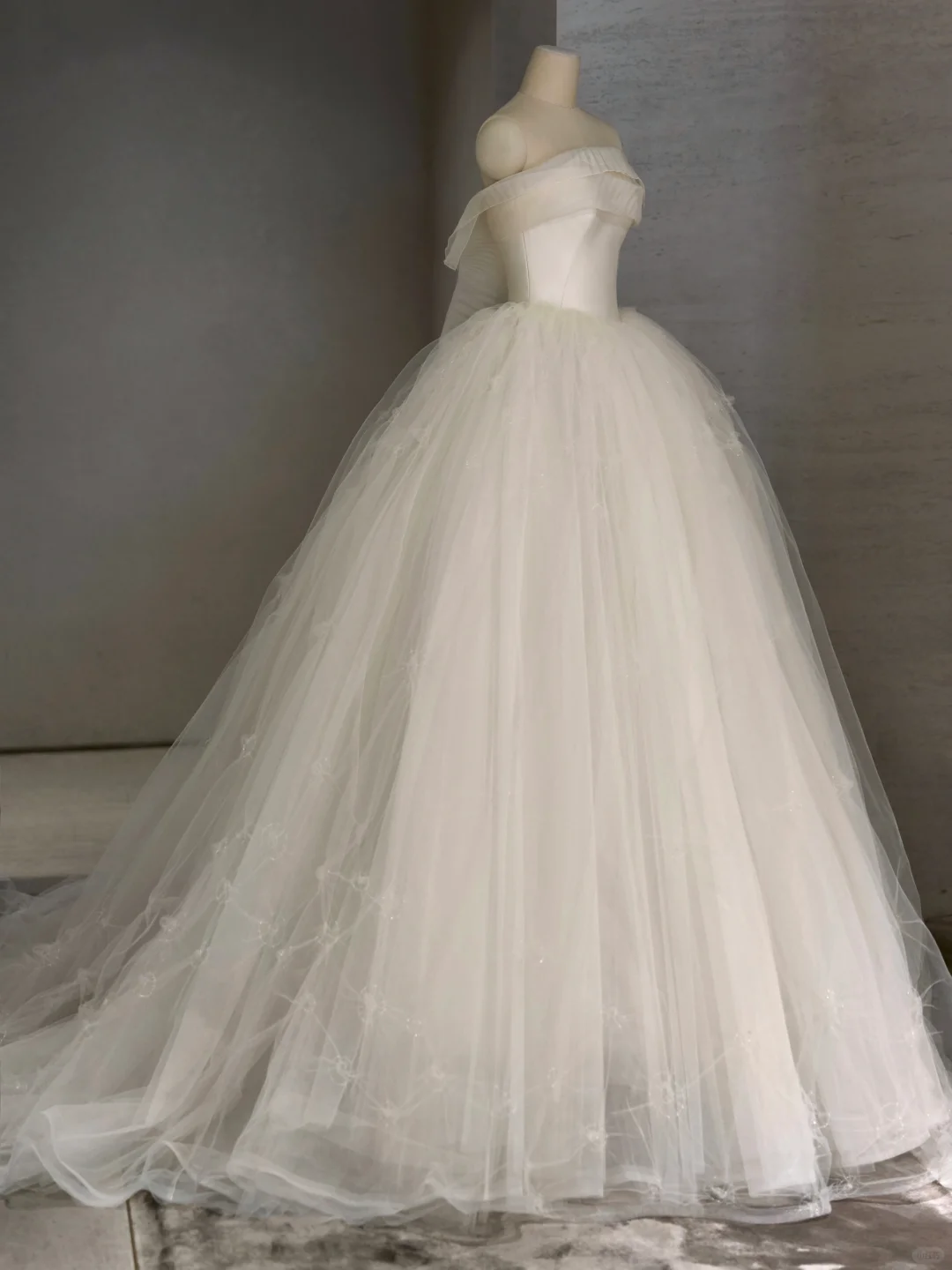 Robe de mariée longue en satin et tulle avec voile, style robe de bal, C4017