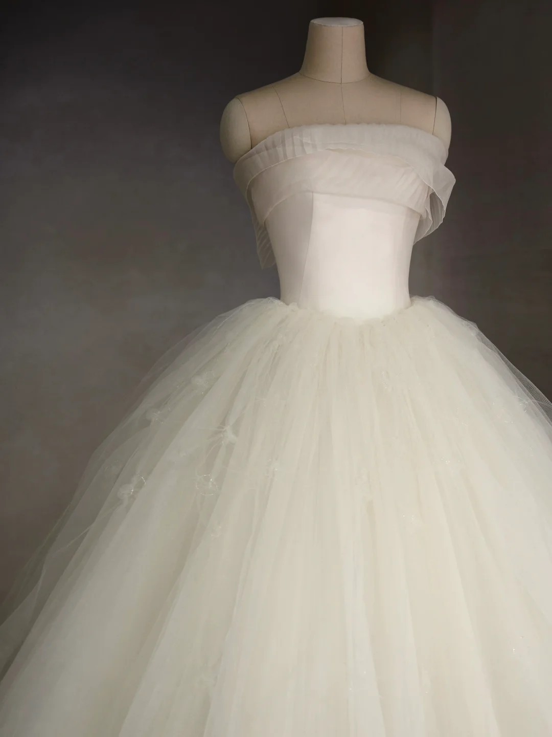 Robe de mariée longue en satin et tulle avec voile, style robe de bal, C4017