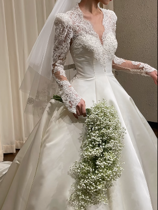 Robe de mariée élégante, col en V, satin, dentelle, manches longues, avec voile, C4020