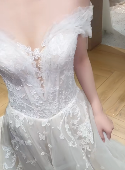 Dreamy A Line Off The Shoulder Tulle Applique Long Wedding Dresses C4026