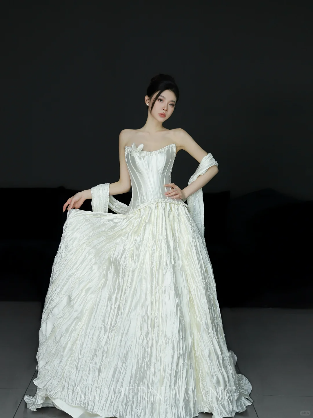 Robe de mariée longue en satin, coupe A, sans bretelles, unique, C4030