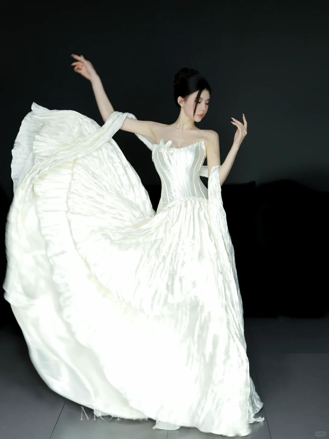 Robe de mariée longue en satin, coupe A, sans bretelles, unique, C4030